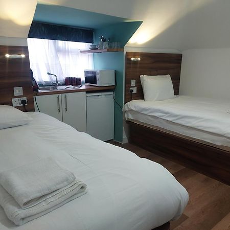 Heathrow-Windsor Guest House สลาว ภายนอก รูปภาพ