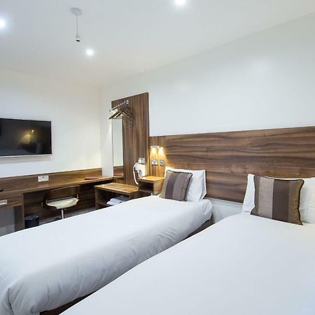 Heathrow-Windsor Guest House สลาว ภายนอก รูปภาพ