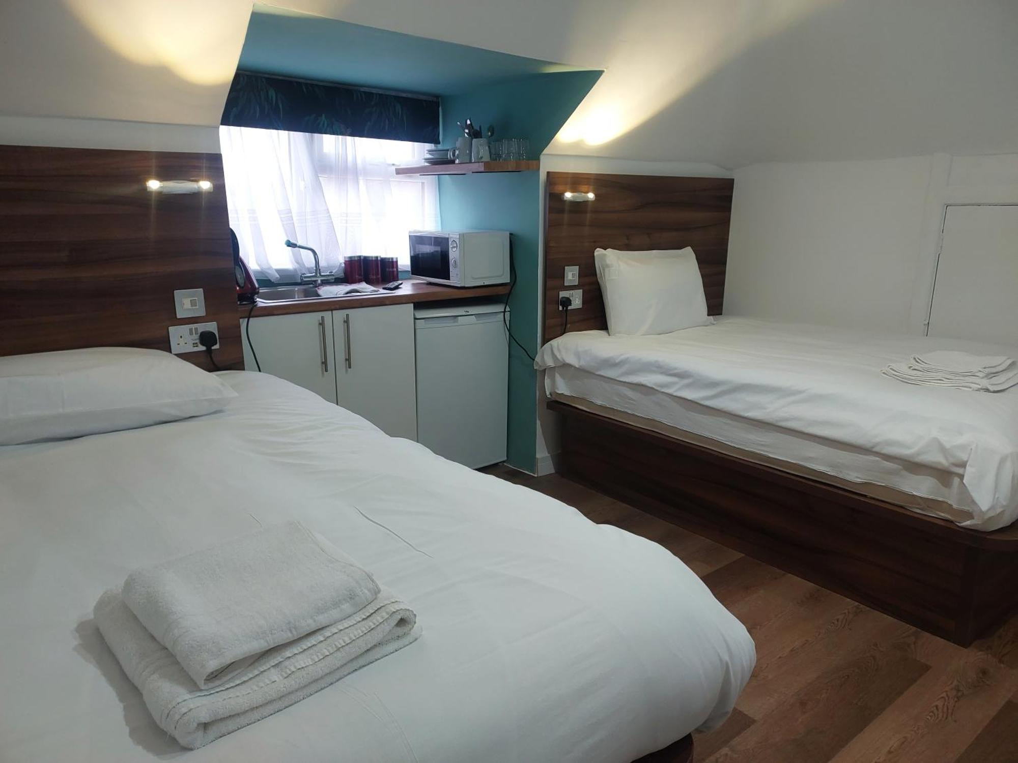 Heathrow-Windsor Guest House สลาว ภายนอก รูปภาพ
