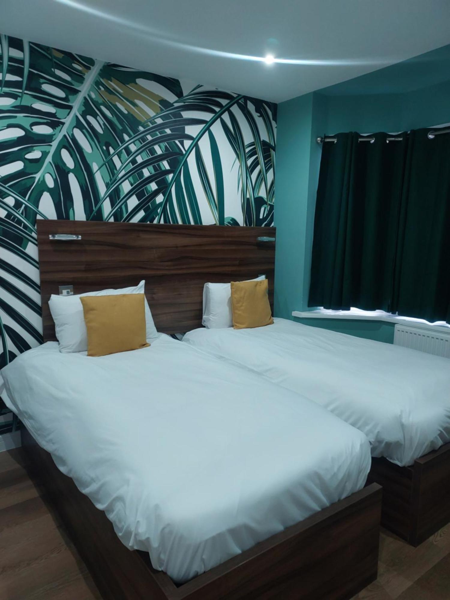 Heathrow-Windsor Guest House สลาว ภายนอก รูปภาพ