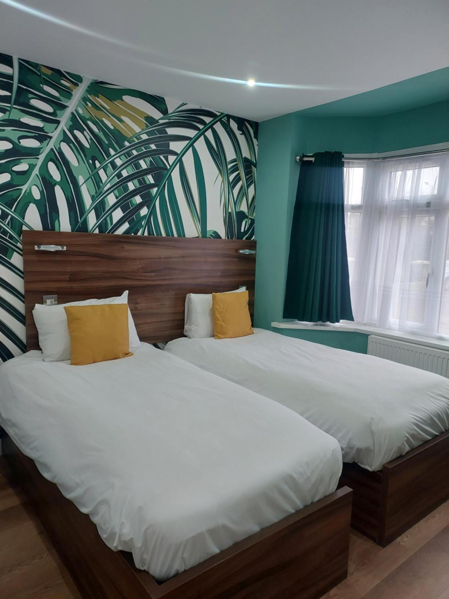 Heathrow-Windsor Guest House สลาว ภายนอก รูปภาพ