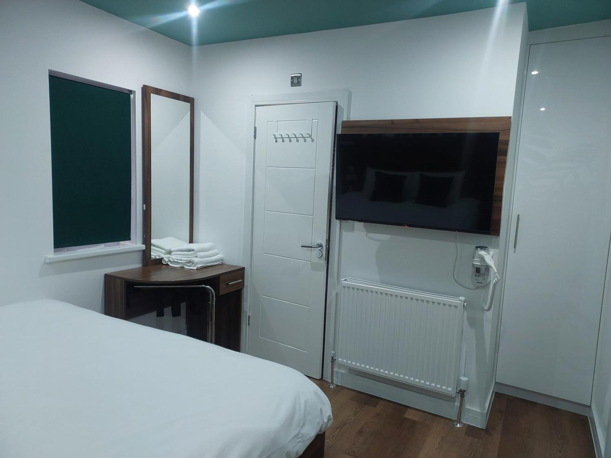 Heathrow-Windsor Guest House สลาว ภายนอก รูปภาพ