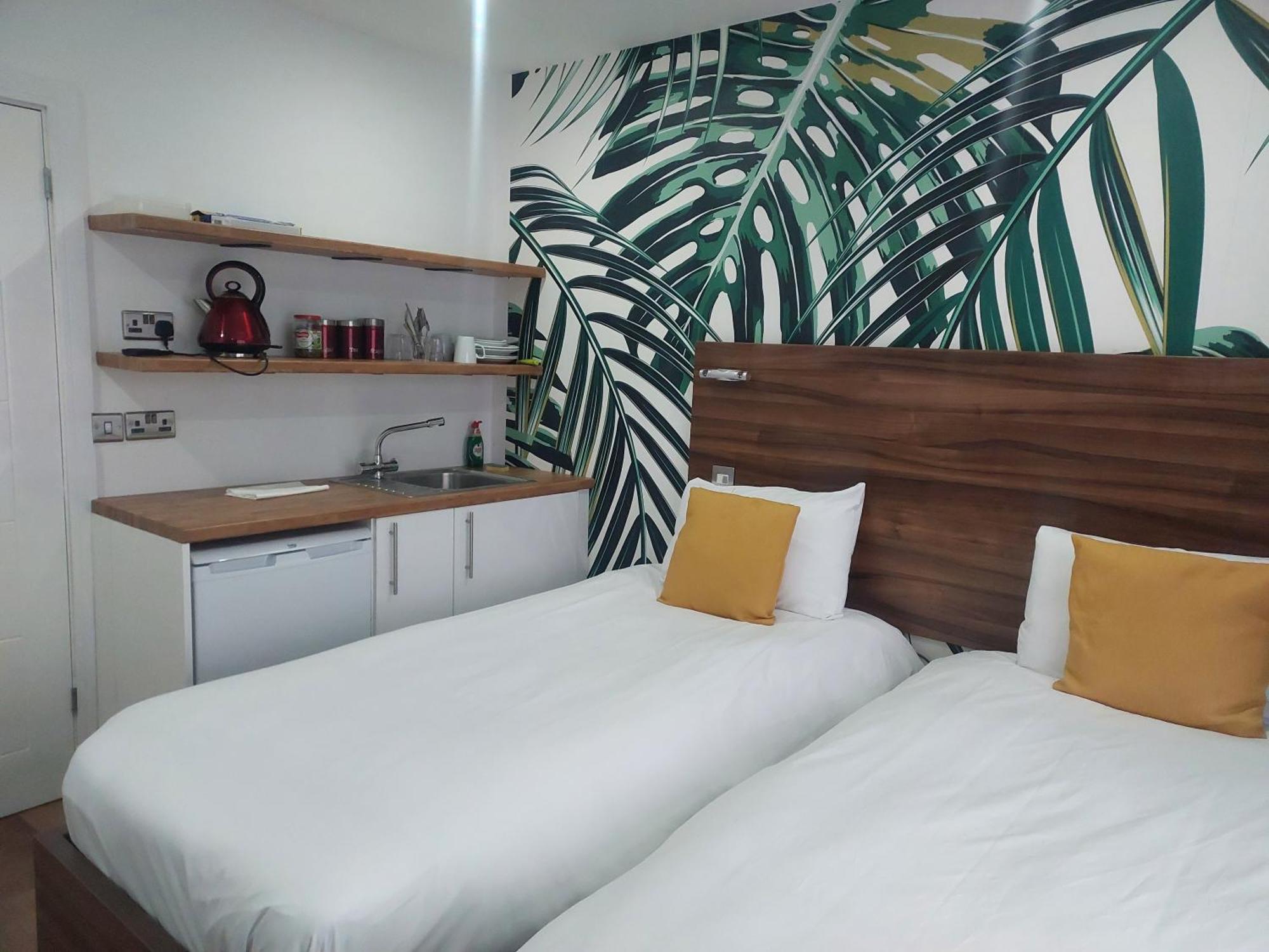 Heathrow-Windsor Guest House สลาว ภายนอก รูปภาพ