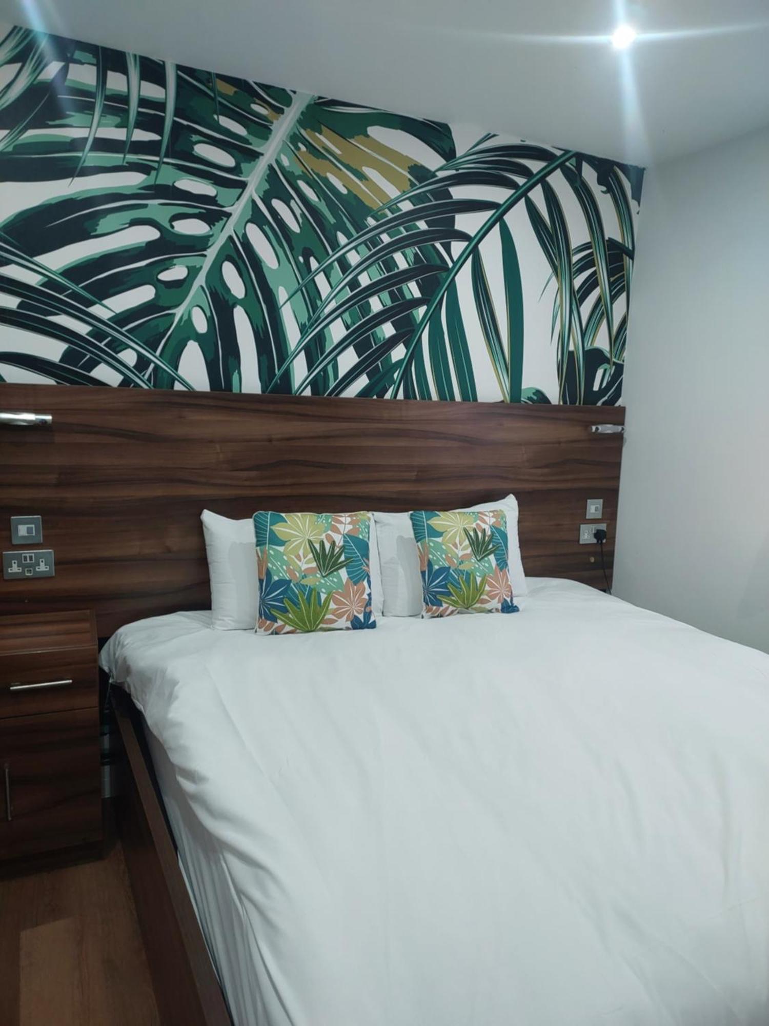 Heathrow-Windsor Guest House สลาว ภายนอก รูปภาพ