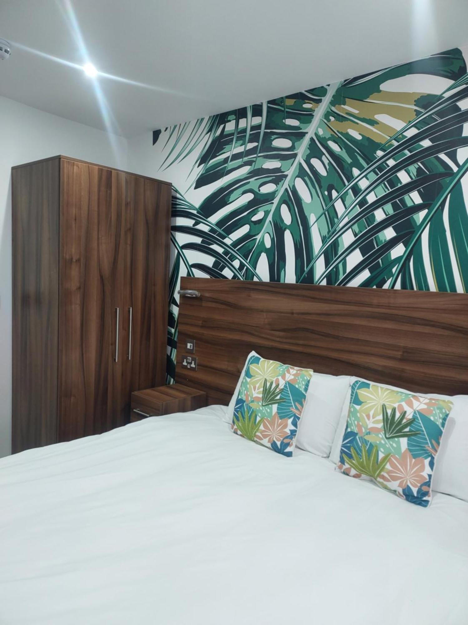 Heathrow-Windsor Guest House สลาว ภายนอก รูปภาพ