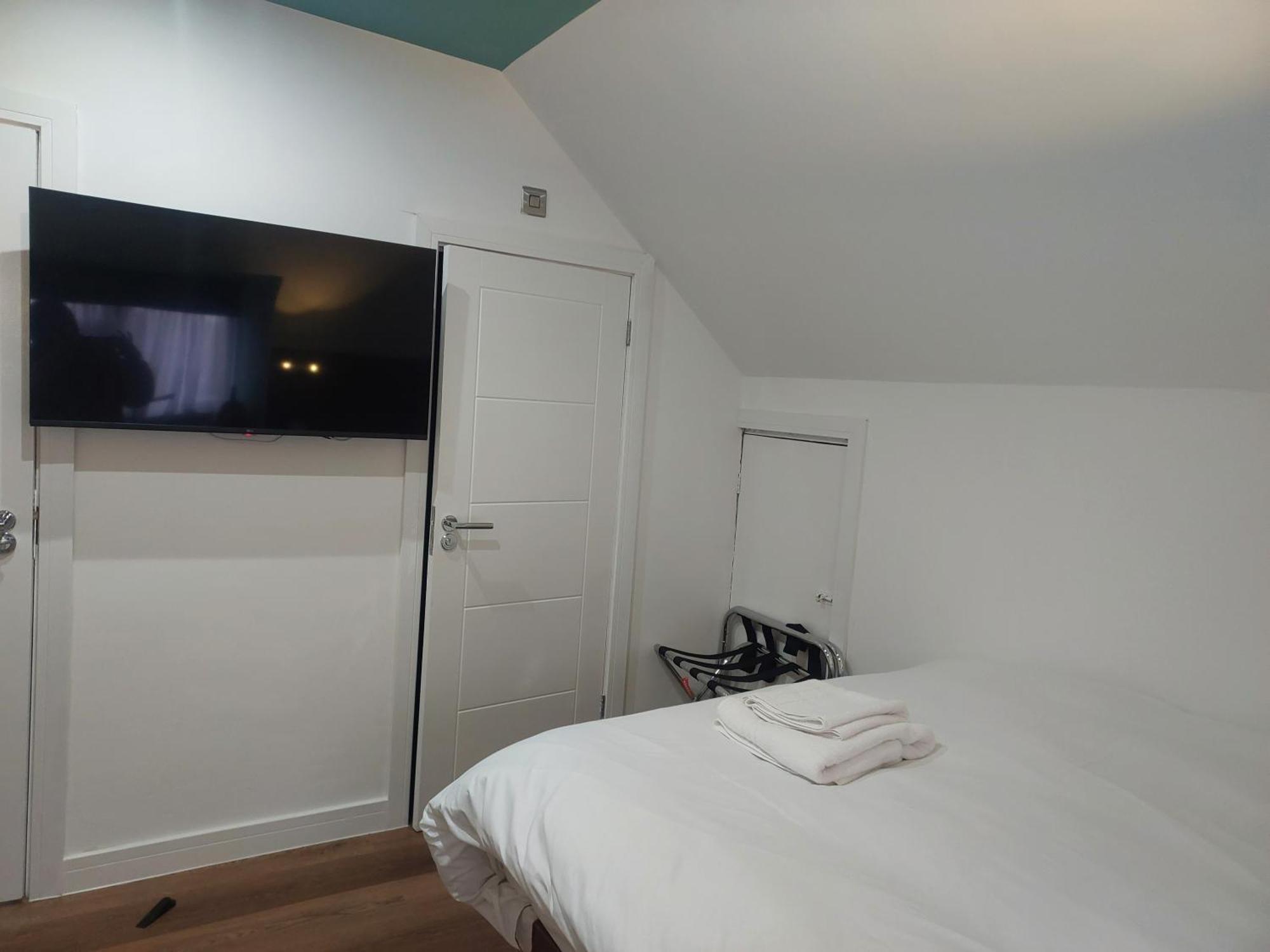 Heathrow-Windsor Guest House สลาว ภายนอก รูปภาพ