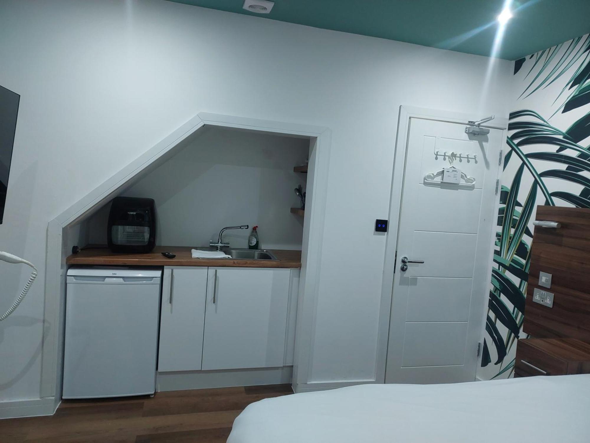 Heathrow-Windsor Guest House สลาว ภายนอก รูปภาพ