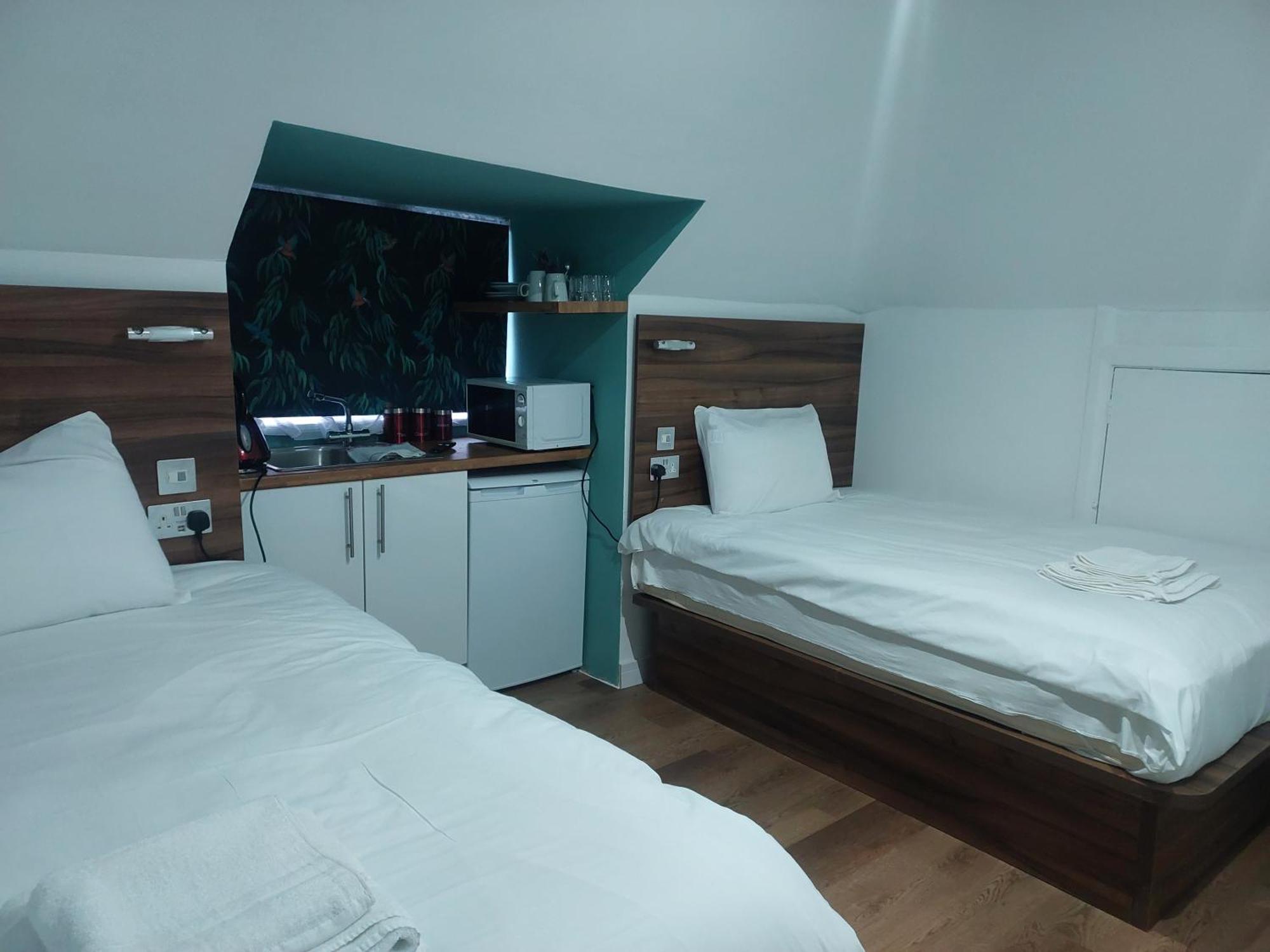 Heathrow-Windsor Guest House สลาว ภายนอก รูปภาพ
