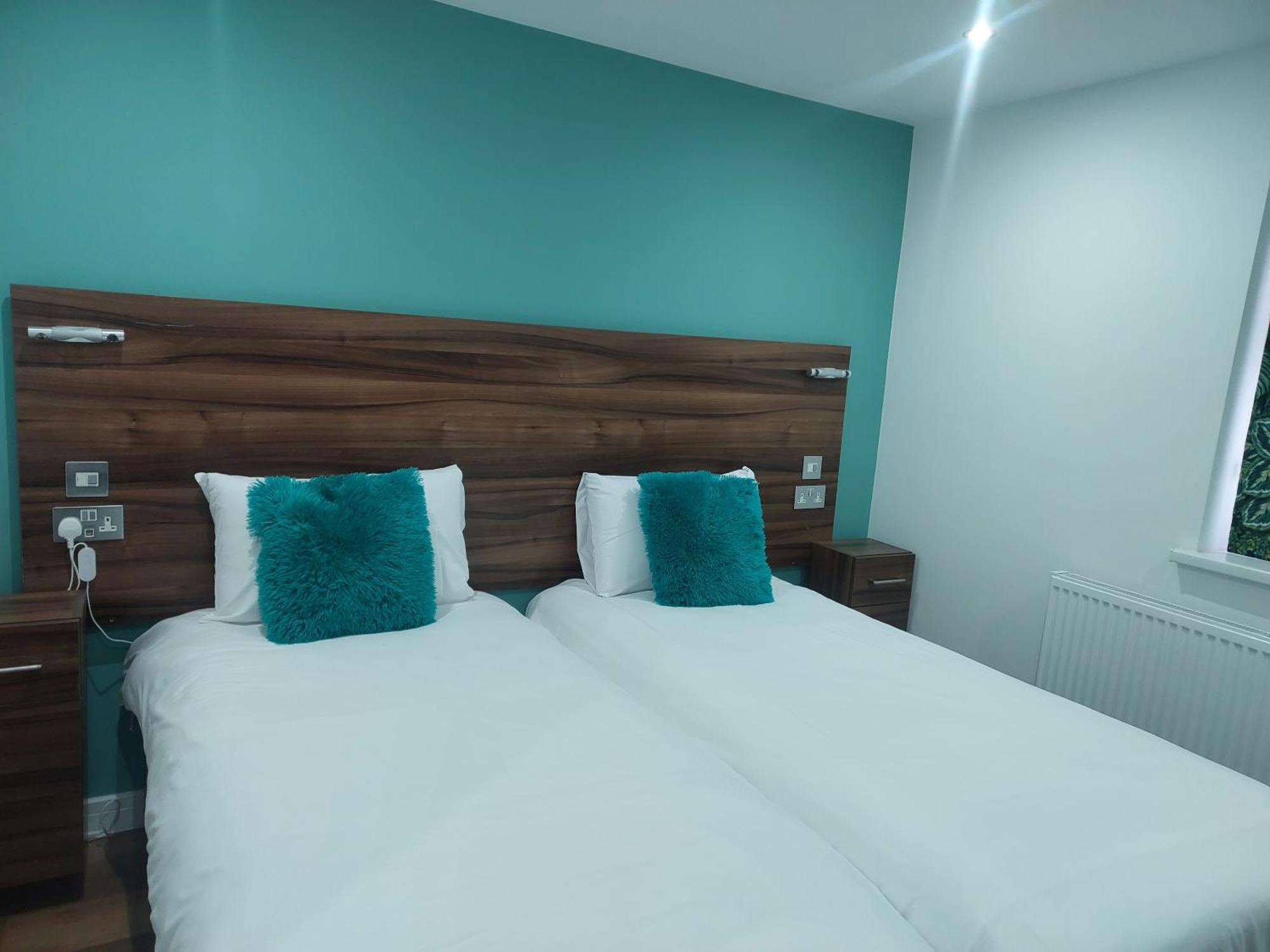 Heathrow-Windsor Guest House สลาว ภายนอก รูปภาพ