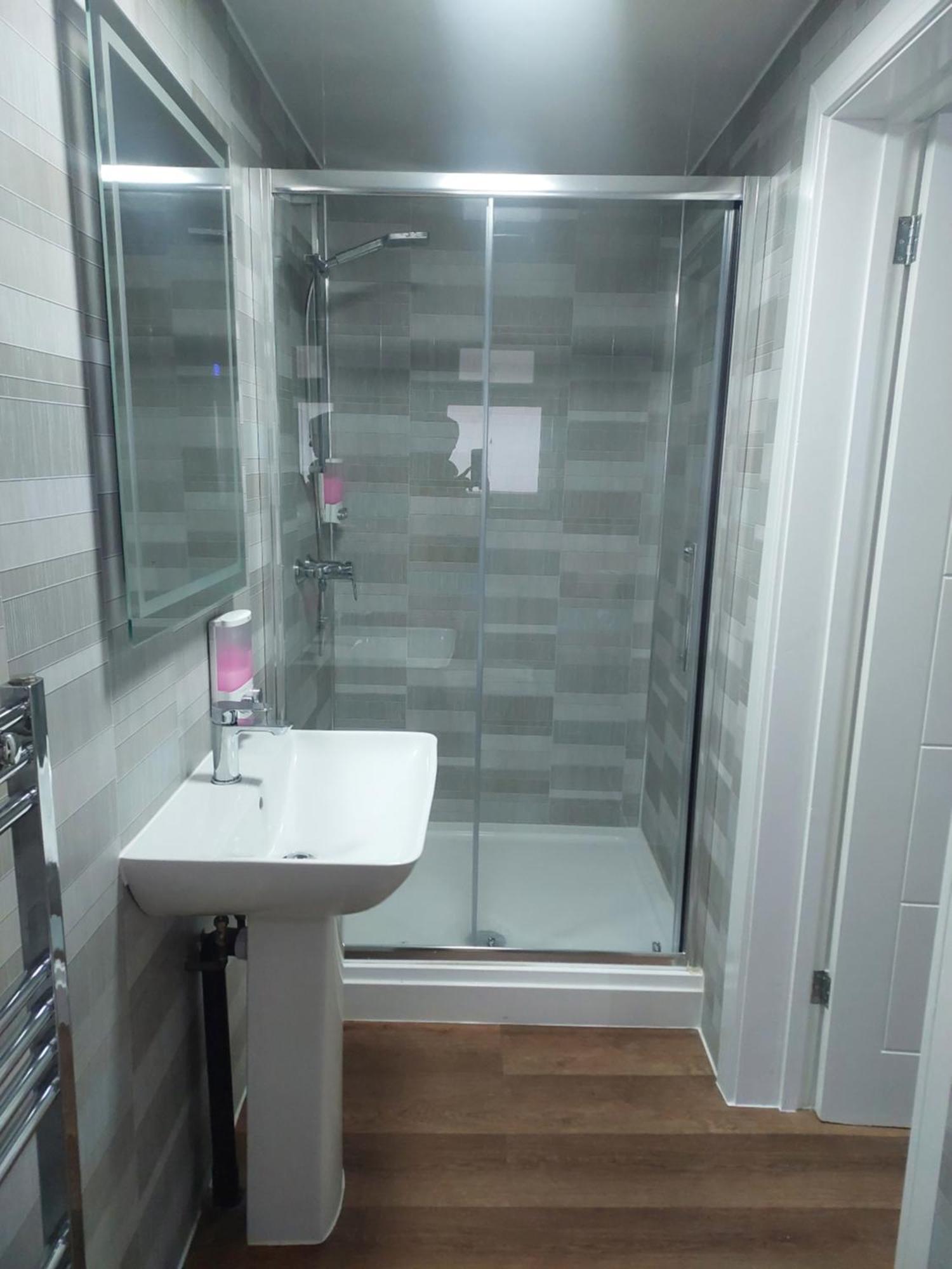 Heathrow-Windsor Guest House สลาว ภายนอก รูปภาพ