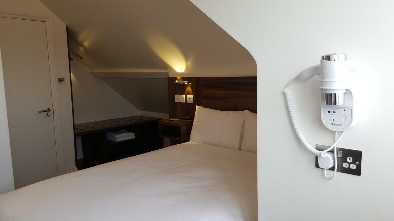Heathrow-Windsor Guest House สลาว ภายนอก รูปภาพ