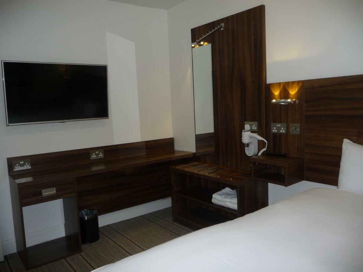 Heathrow-Windsor Guest House สลาว ภายนอก รูปภาพ
