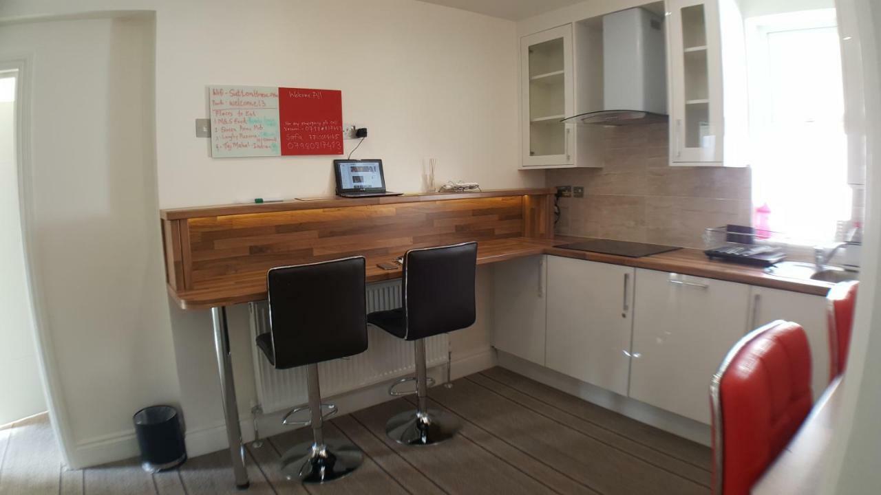 Heathrow-Windsor Guest House สลาว ภายนอก รูปภาพ