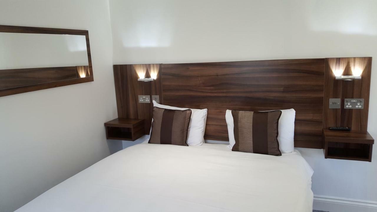 Heathrow-Windsor Guest House สลาว ภายนอก รูปภาพ