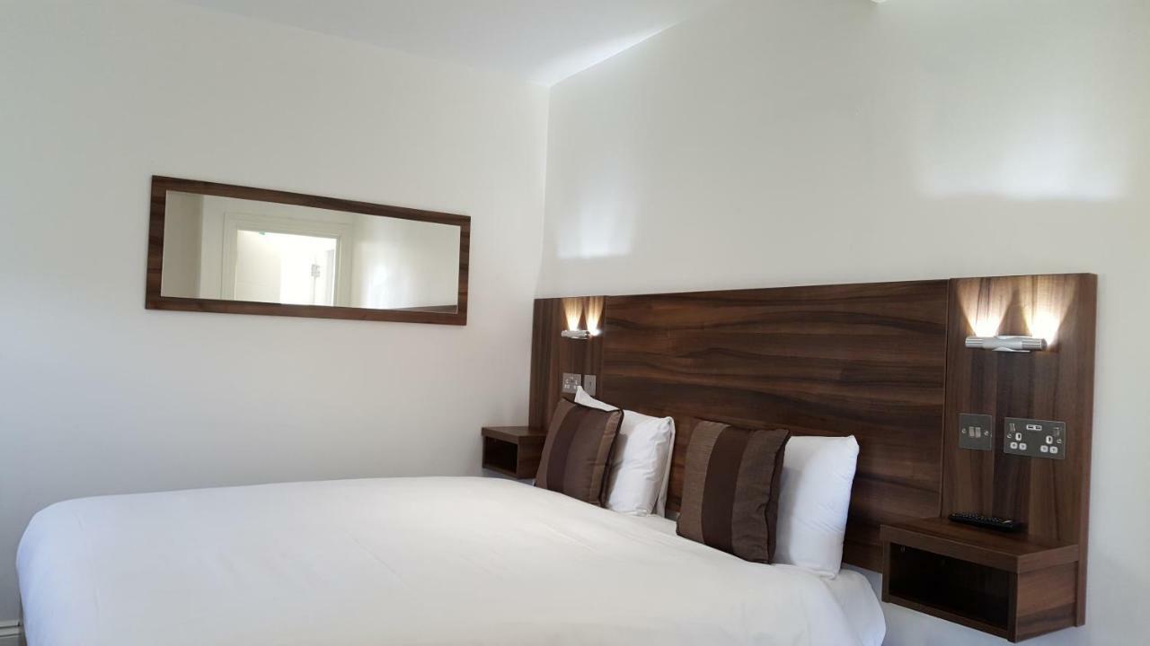Heathrow-Windsor Guest House สลาว ภายนอก รูปภาพ