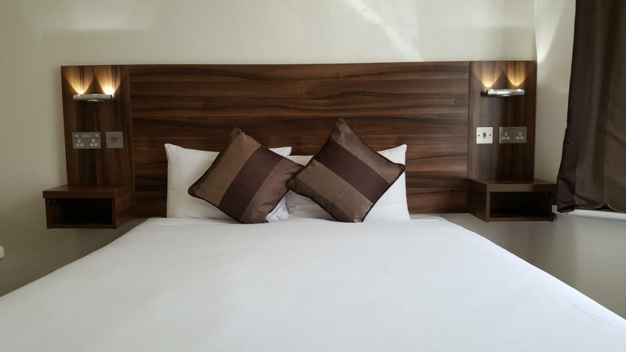 Heathrow-Windsor Guest House สลาว ภายนอก รูปภาพ