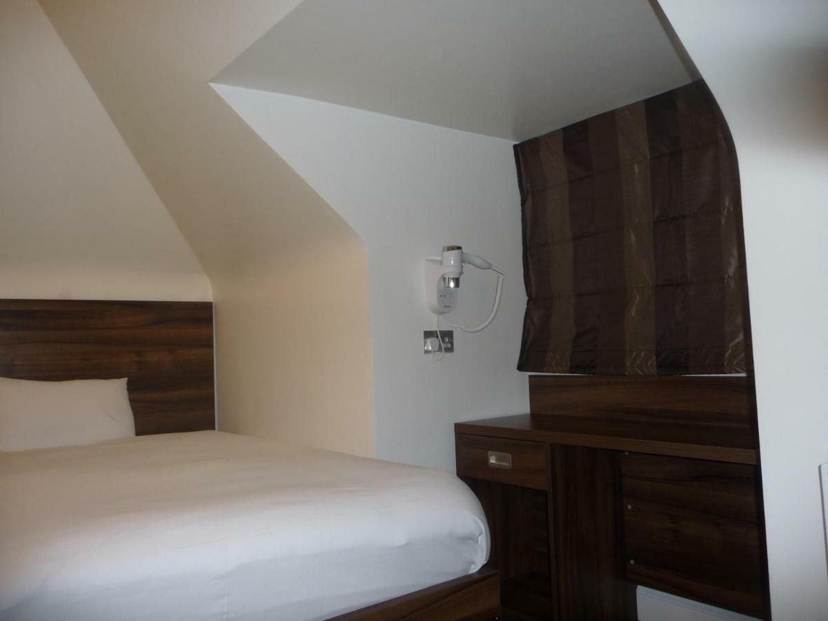 Heathrow-Windsor Guest House สลาว ภายนอก รูปภาพ
