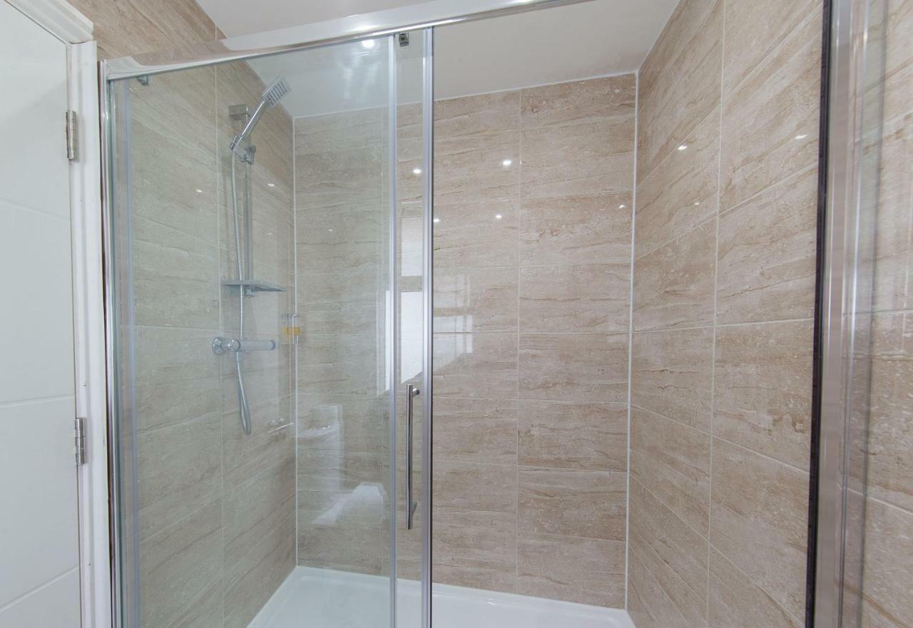 Heathrow-Windsor Guest House สลาว ภายนอก รูปภาพ