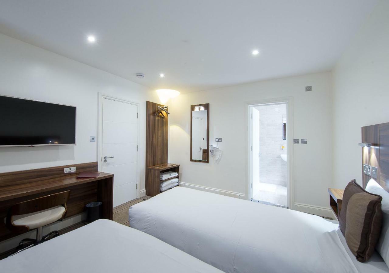 Heathrow-Windsor Guest House สลาว ภายนอก รูปภาพ