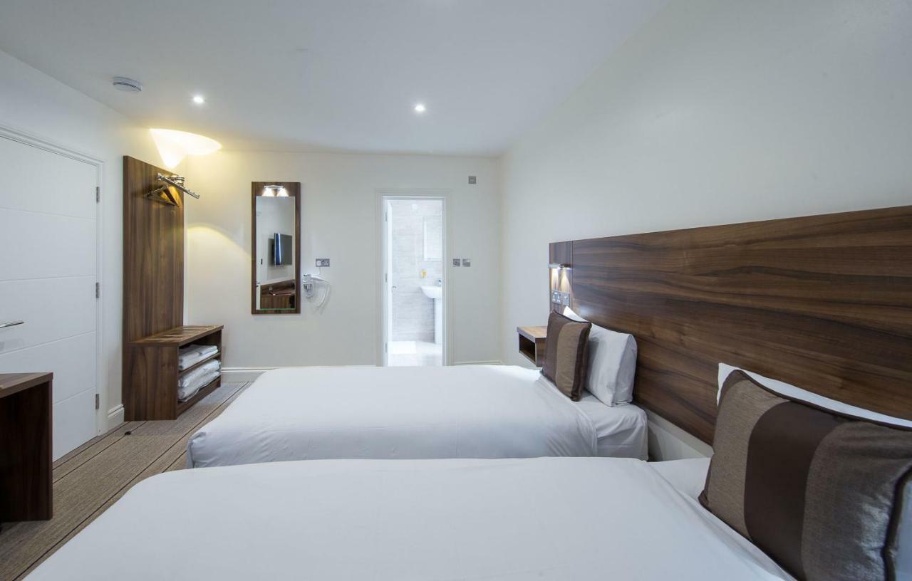 Heathrow-Windsor Guest House สลาว ภายนอก รูปภาพ