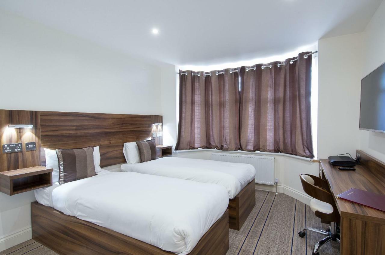 Heathrow-Windsor Guest House สลาว ภายนอก รูปภาพ