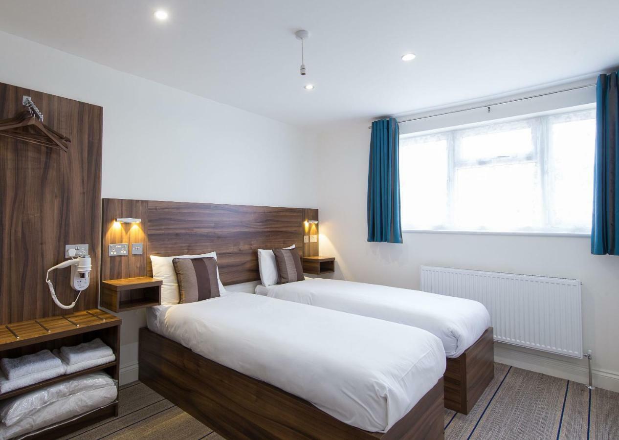 Heathrow-Windsor Guest House สลาว ภายนอก รูปภาพ