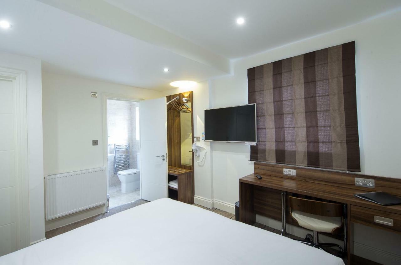 Heathrow-Windsor Guest House สลาว ภายนอก รูปภาพ
