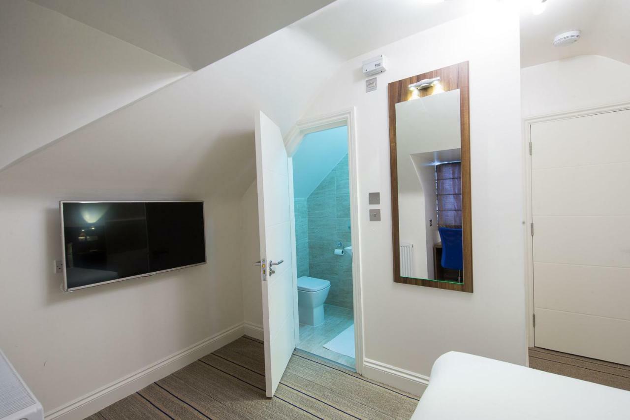 Heathrow-Windsor Guest House สลาว ภายนอก รูปภาพ