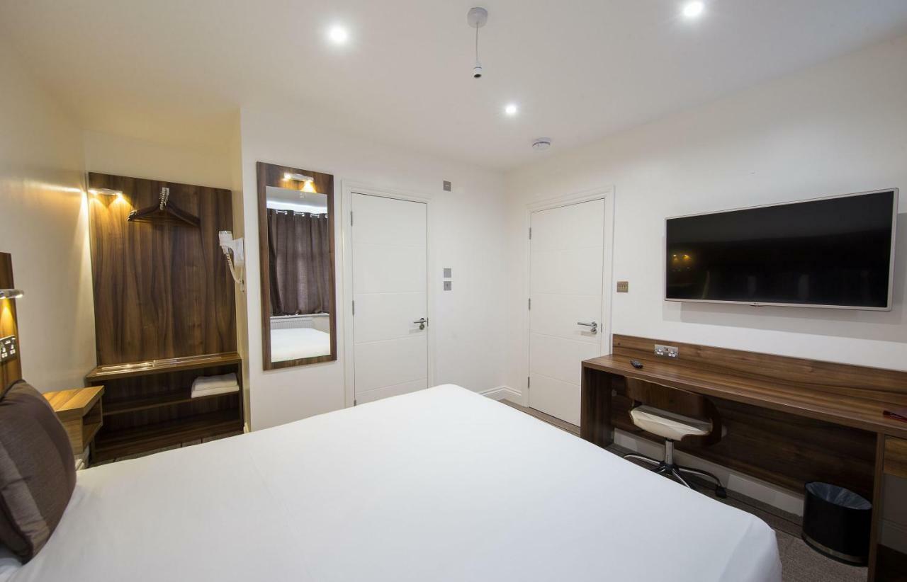 Heathrow-Windsor Guest House สลาว ภายนอก รูปภาพ